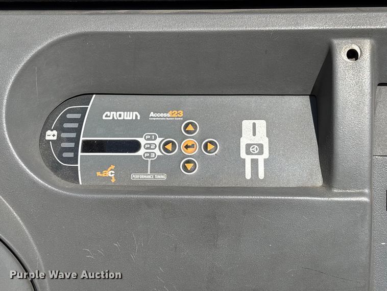 image for item EU7469 2018 Crown SP3520-30 order picker