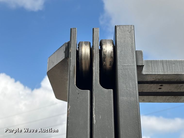 image for item EU7470 2017 UniCarriers CFS40 forklift