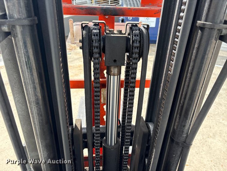 image for item EU7470 2017 UniCarriers CFS40 forklift