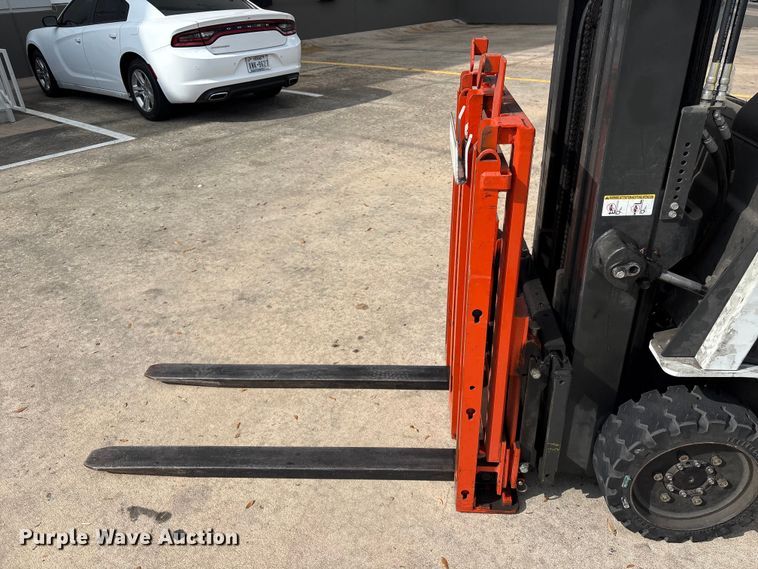 image for item EU7470 2017 UniCarriers CFS40 forklift