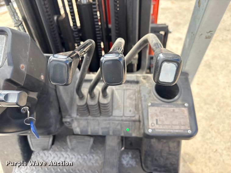 image for item EU7470 2017 UniCarriers CFS40 forklift