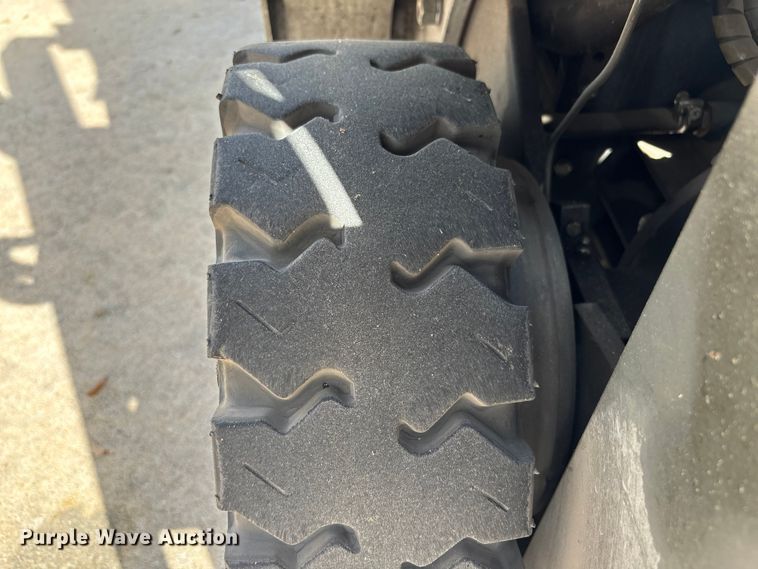 image for item EU7470 2017 UniCarriers CFS40 forklift