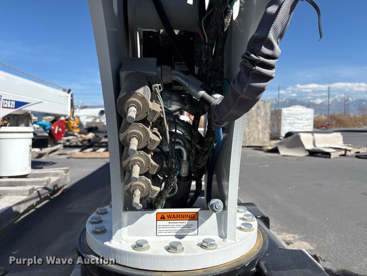 image for item EU8604 2023 Stellar 12621 crane