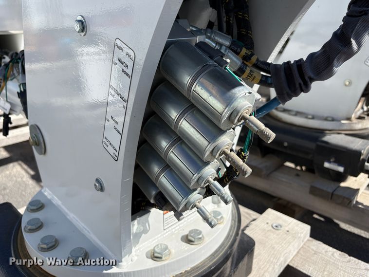 image for item EU8607 2023 Stellar 12621 crane