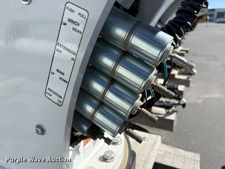 image for item EU8608 2023 Stellar 12621 crane