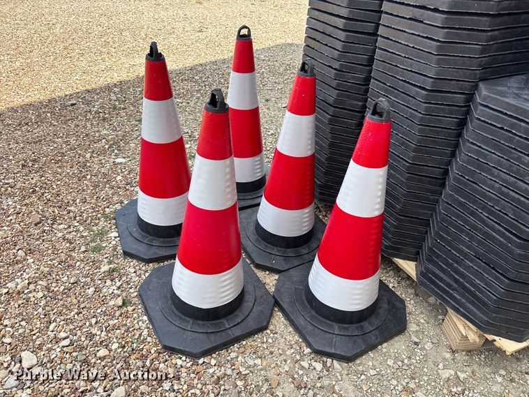 image for item EV2027 (225) IRanch IRSTC road safety cones