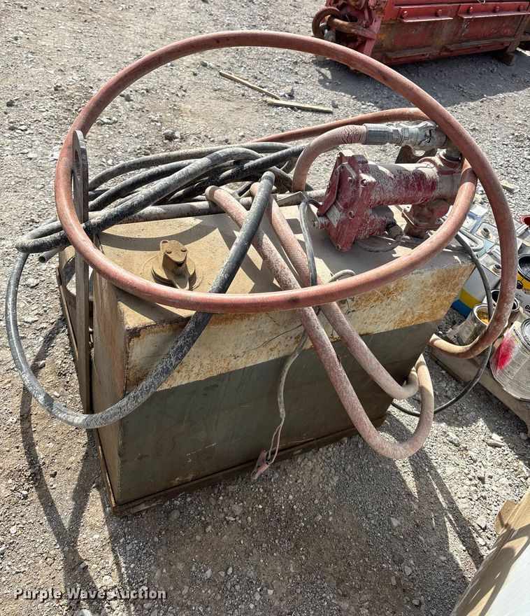 image for item EV2038 (3) auxiliary fuel tanks