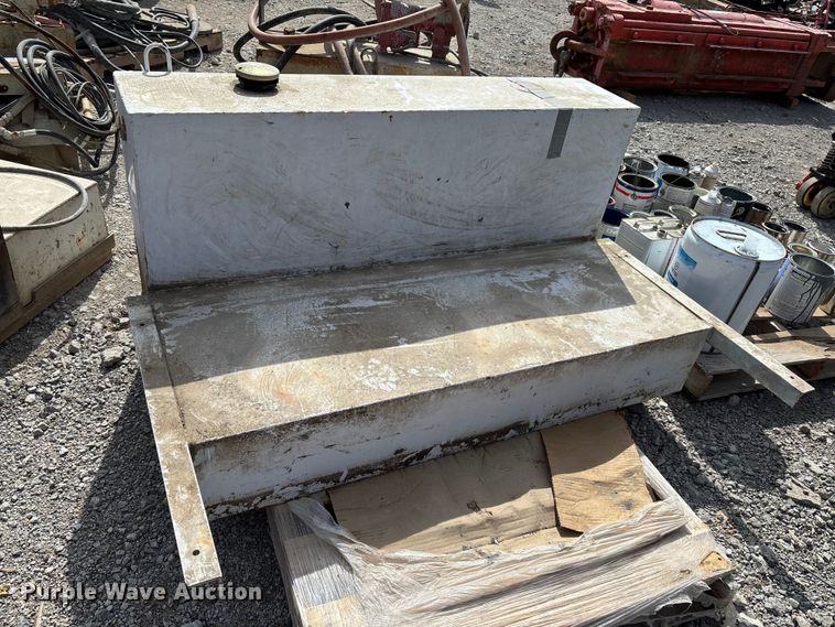 image for item EV2038 (3) auxiliary fuel tanks