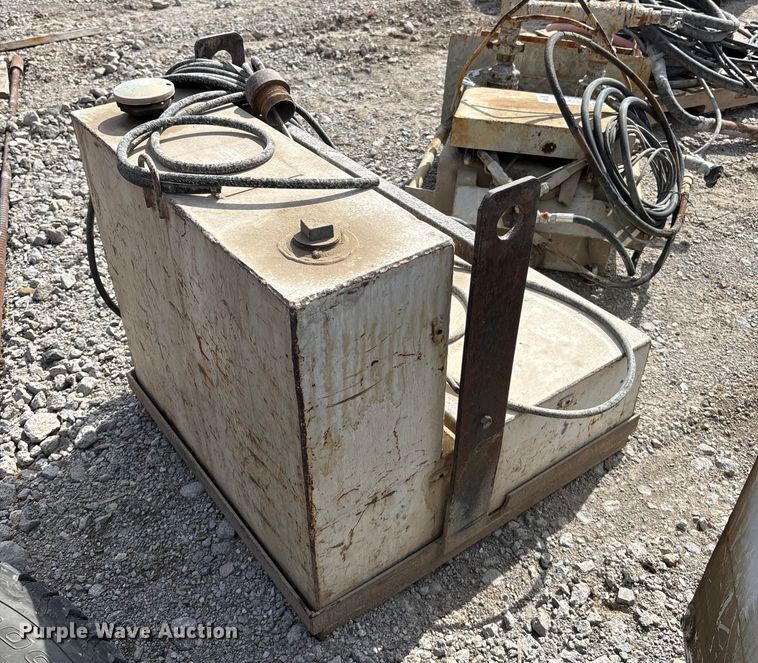 image for item EV2038 (3) auxiliary fuel tanks