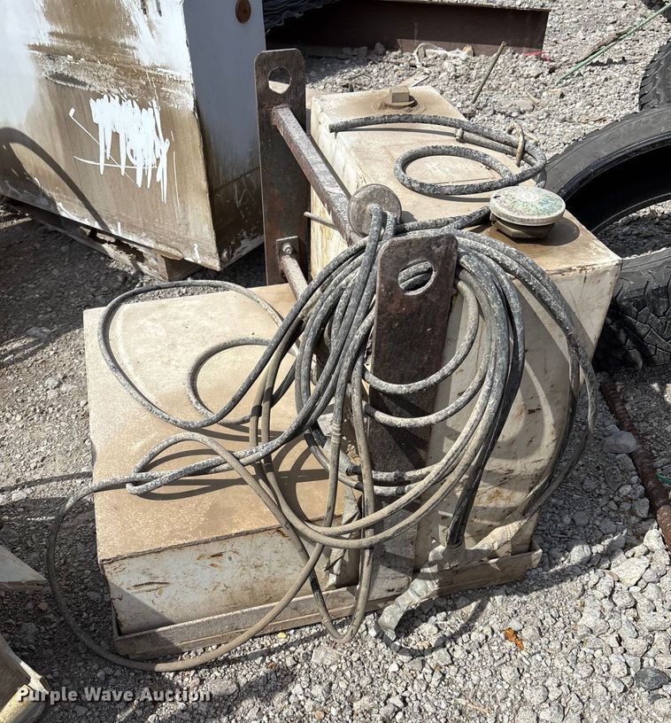 image for item EV2038 (3) auxiliary fuel tanks