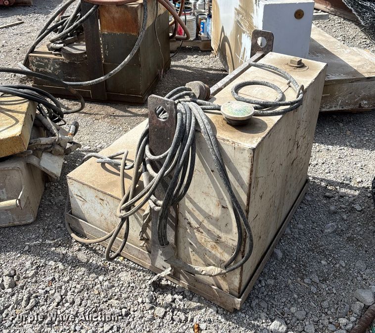 image for item EV2038 (3) auxiliary fuel tanks