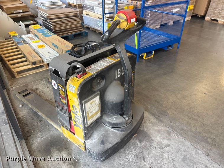 image for item EV2896 Yale MPB040-EN24T2748 pallet jack