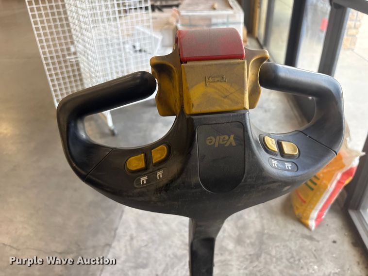 image for item EV2896 Yale MPB040-EN24T2748 pallet jack