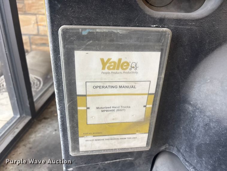 image for item EV2896 Yale MPB040-EN24T2748 pallet jack