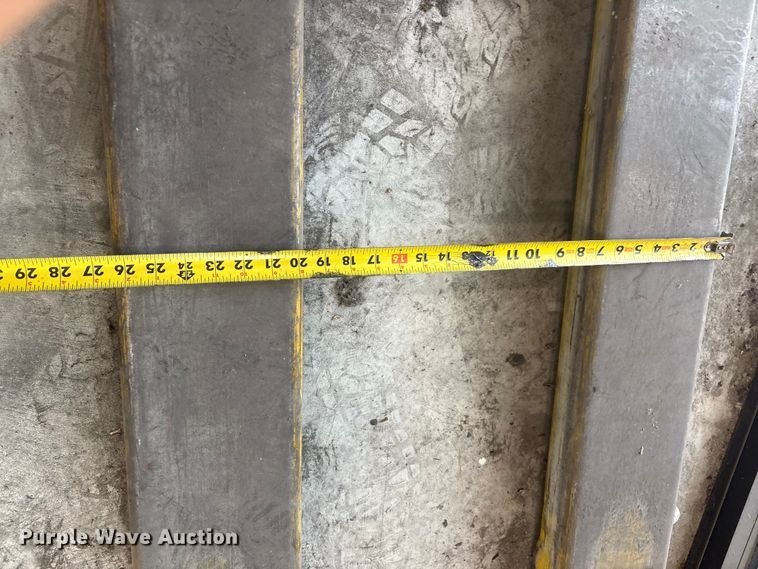 image for item EV2896 Yale MPB040-EN24T2748 pallet jack