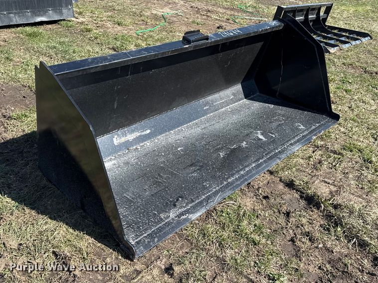 image for item EV7562 Skid steer bucket
