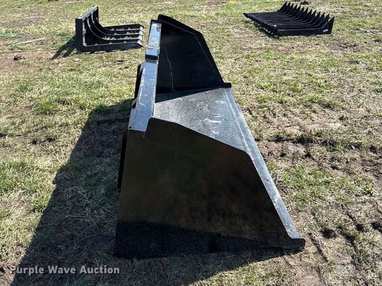 image for item EV7562 Skid steer bucket