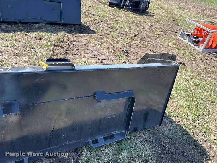 image for item EV7562 Skid steer bucket