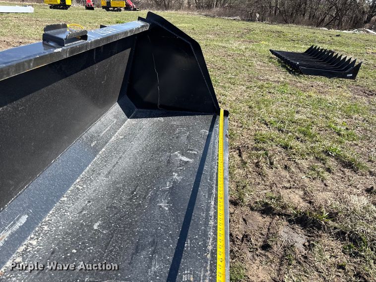 image for item EV7562 Skid steer bucket