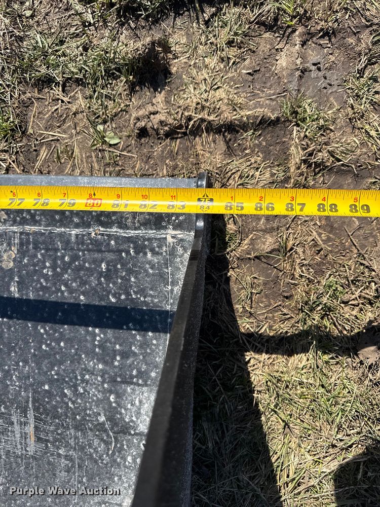 image for item EV7562 Skid steer bucket