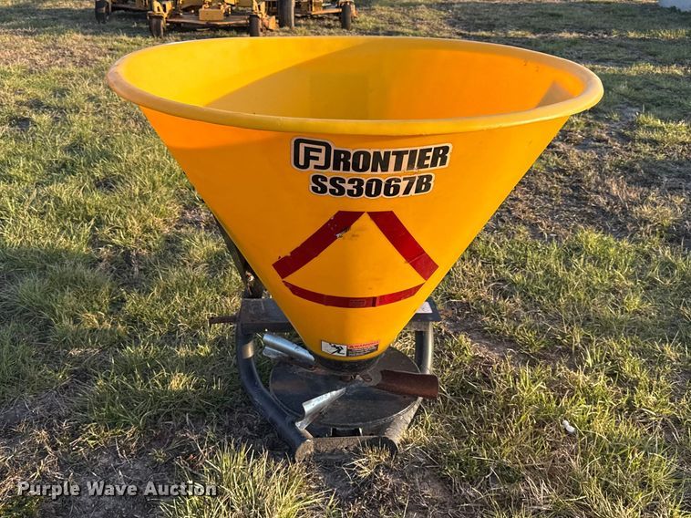 image for item EV7623 Frontier SS3067B spreader