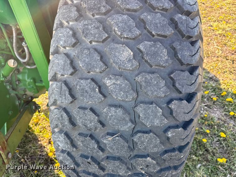 image for item EV7628 1993 John Deere 970 tractor