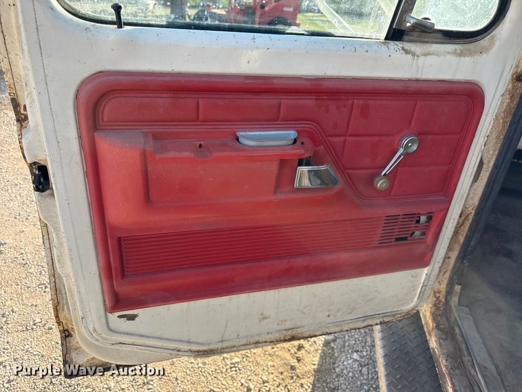 image for item EV7654 1976 Ford F250 pickup truck