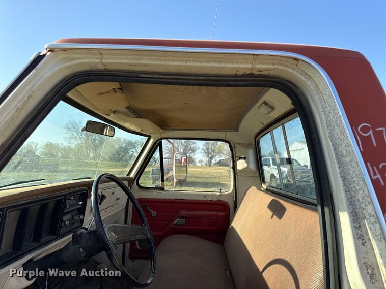 image for item EV7654 1976 Ford F250 pickup truck