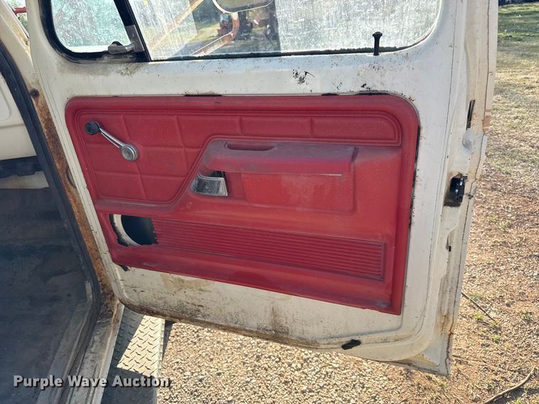 image for item EV7654 1976 Ford F250 pickup truck