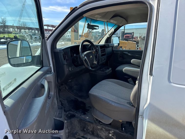 image for item FB0723 2015 Chevrolet Express 2500 van