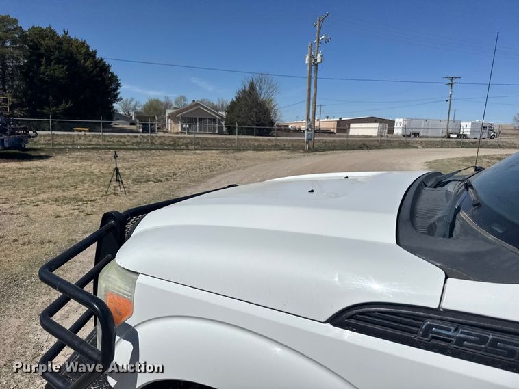 image for item FB0959 2011 Ford F250 Super Duty Crew Cab pickup truck