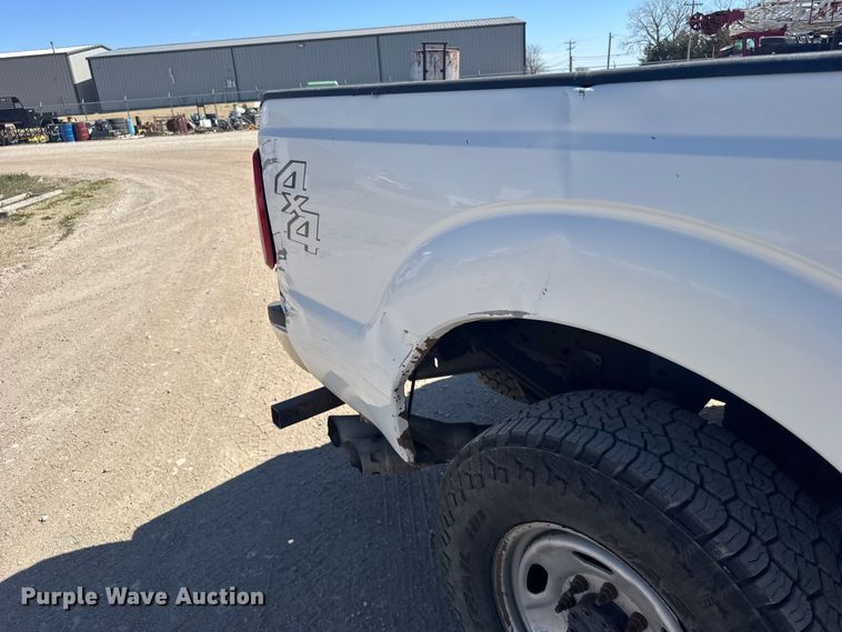 image for item FB0959 2011 Ford F250 Super Duty Crew Cab pickup truck