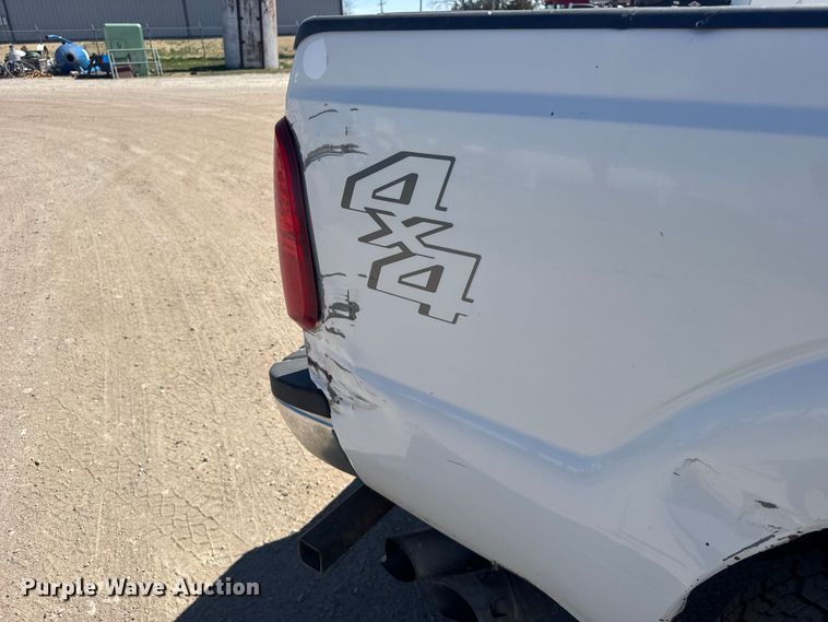 image for item FB0959 2011 Ford F250 Super Duty Crew Cab pickup truck