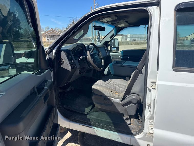 image for item FB0959 2011 Ford F250 Super Duty Crew Cab pickup truck