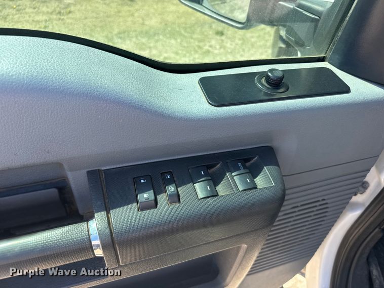 image for item FB0959 2011 Ford F250 Super Duty Crew Cab pickup truck