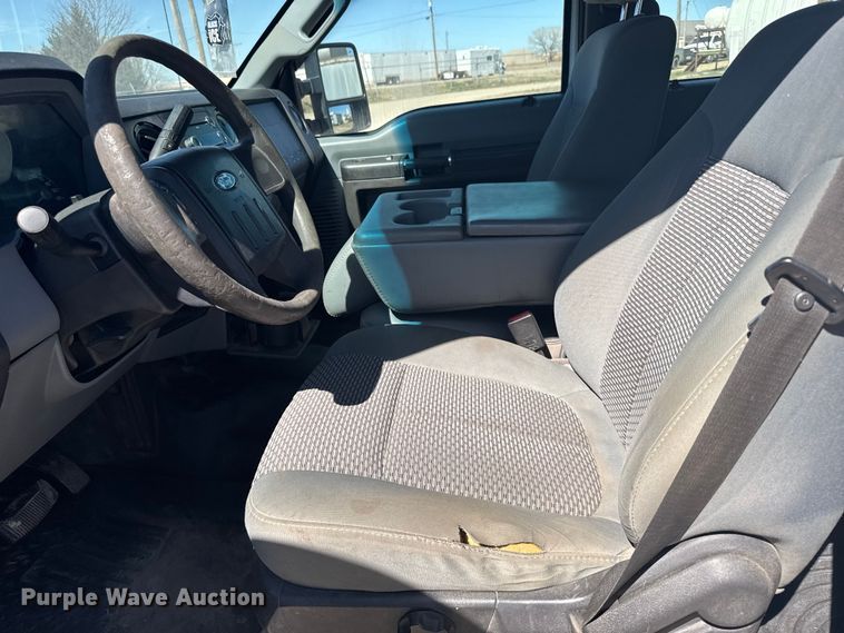 image for item FB0959 2011 Ford F250 Super Duty Crew Cab pickup truck