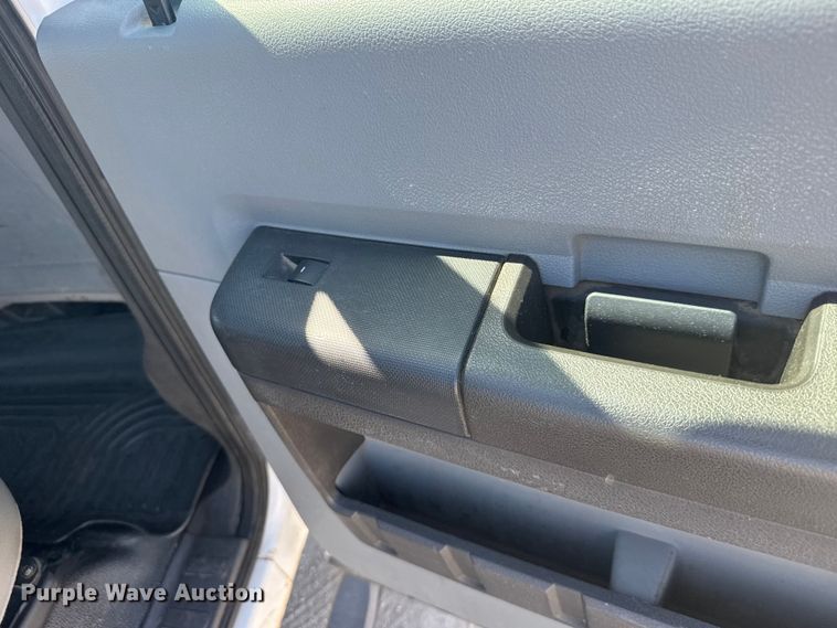 image for item FB0959 2011 Ford F250 Super Duty Crew Cab pickup truck