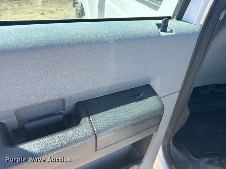 image for item FB0959 2011 Ford F250 Super Duty Crew Cab pickup truck