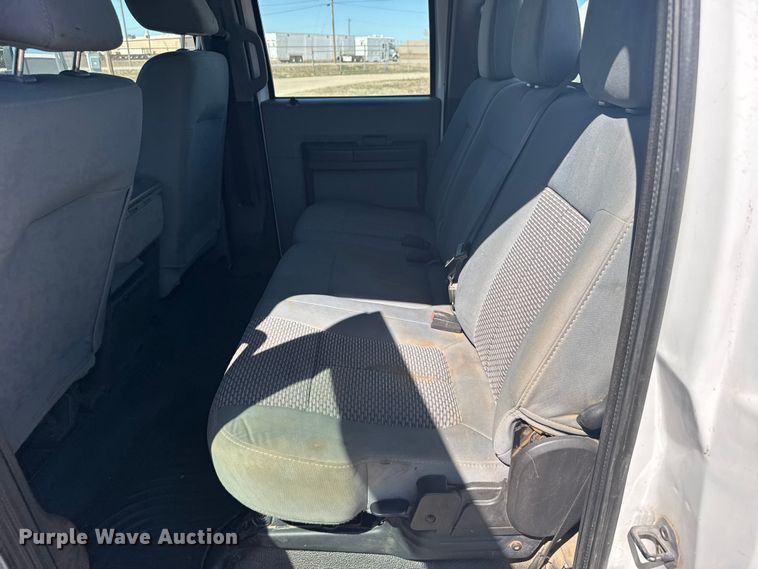 image for item FB0959 2011 Ford F250 Super Duty Crew Cab pickup truck