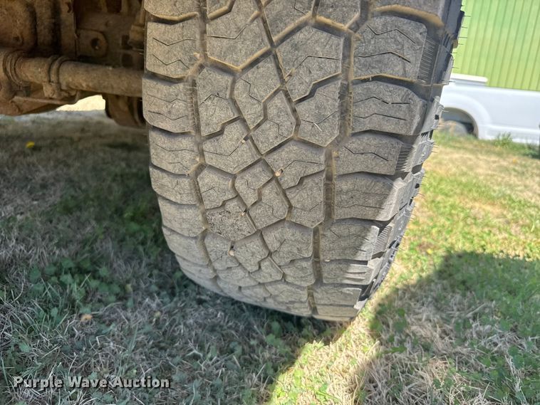 image for item FB0959 2011 Ford F250 Super Duty Crew Cab pickup truck