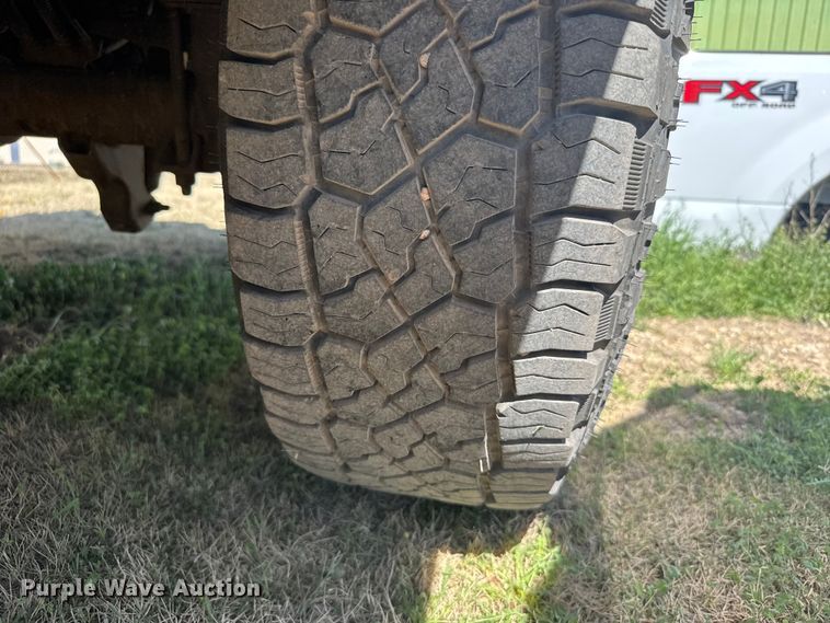 image for item FB0959 2011 Ford F250 Super Duty Crew Cab pickup truck