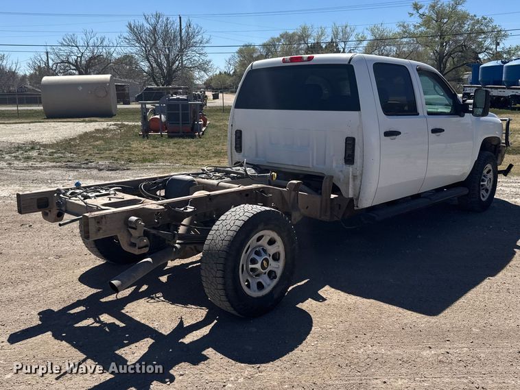 image for item FB0960 2013 Chevrolet Silverado 3500HD Crew Cab pickup truck cab and chassis