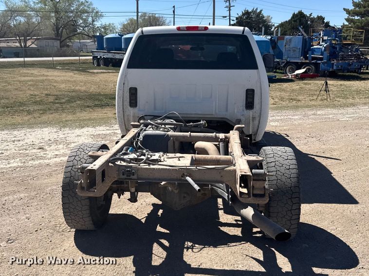 image for item FB0960 2013 Chevrolet Silverado 3500HD Crew Cab pickup truck cab and chassis