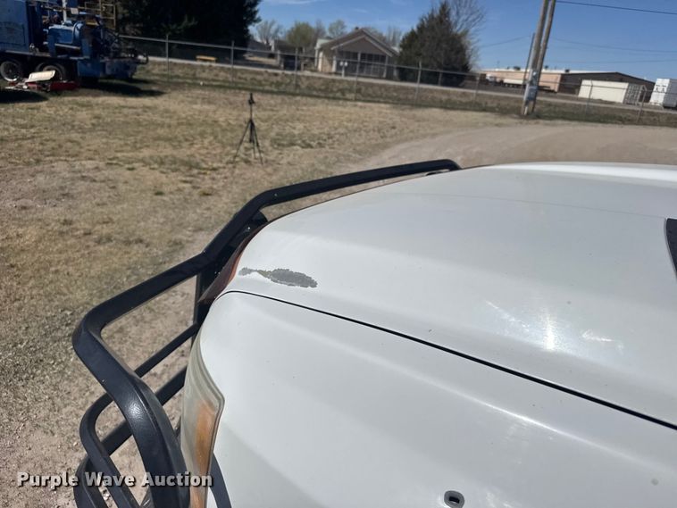 image for item FB0960 2013 Chevrolet Silverado 3500HD Crew Cab pickup truck cab and chassis