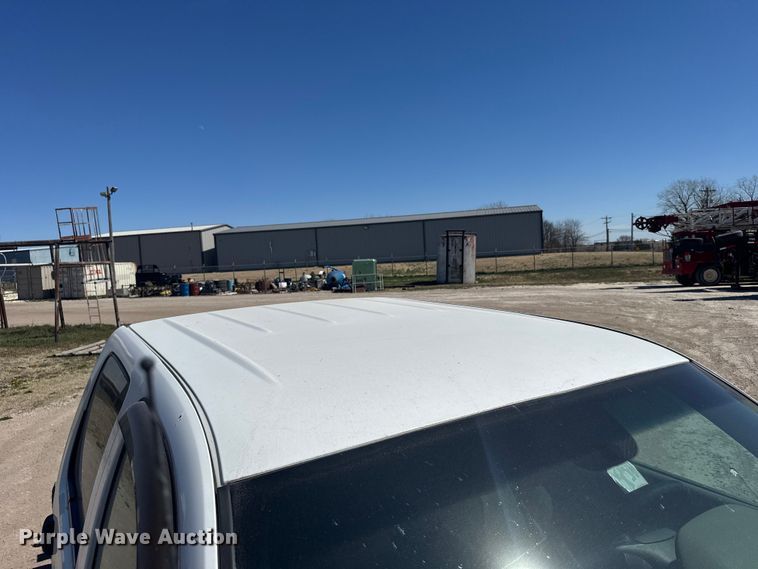 image for item FB0960 2013 Chevrolet Silverado 3500HD Crew Cab pickup truck cab and chassis