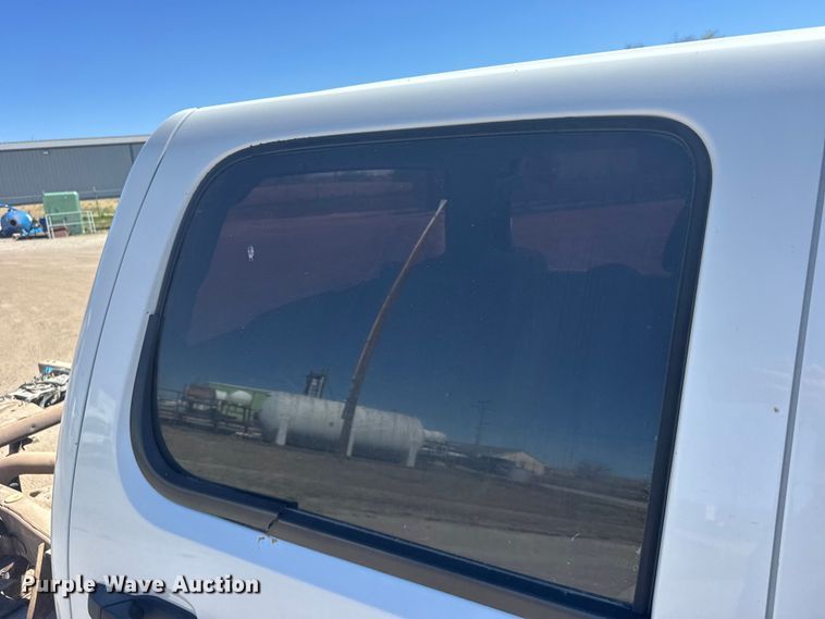 image for item FB0960 2013 Chevrolet Silverado 3500HD Crew Cab pickup truck cab and chassis