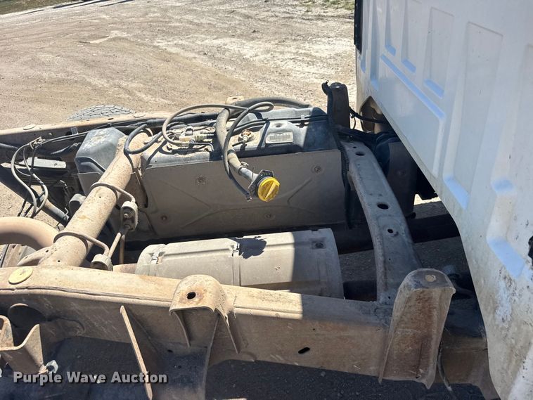 image for item FB0960 2013 Chevrolet Silverado 3500HD Crew Cab pickup truck cab and chassis