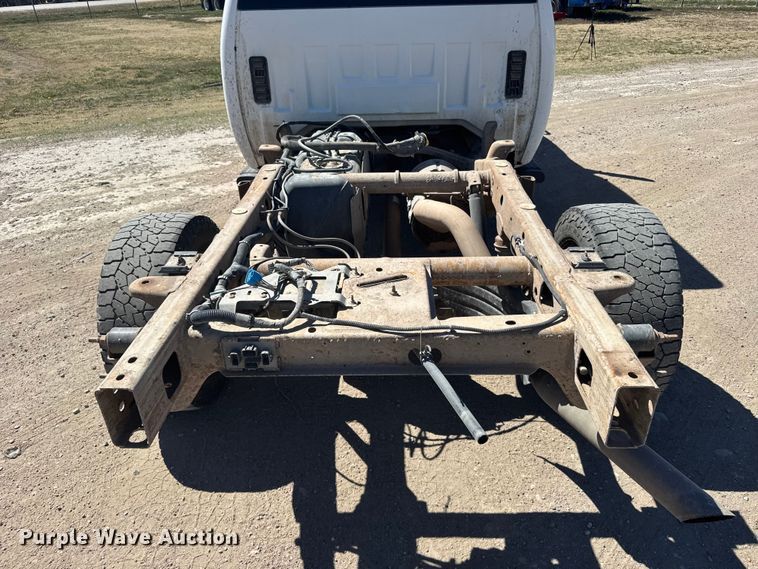 image for item FB0960 2013 Chevrolet Silverado 3500HD Crew Cab pickup truck cab and chassis