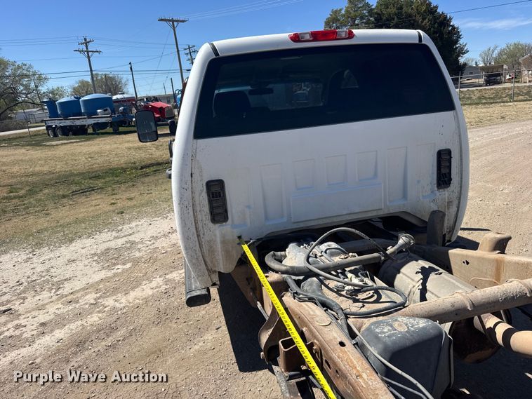 image for item FB0960 2013 Chevrolet Silverado 3500HD Crew Cab pickup truck cab and chassis