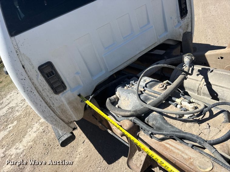 image for item FB0960 2013 Chevrolet Silverado 3500HD Crew Cab pickup truck cab and chassis